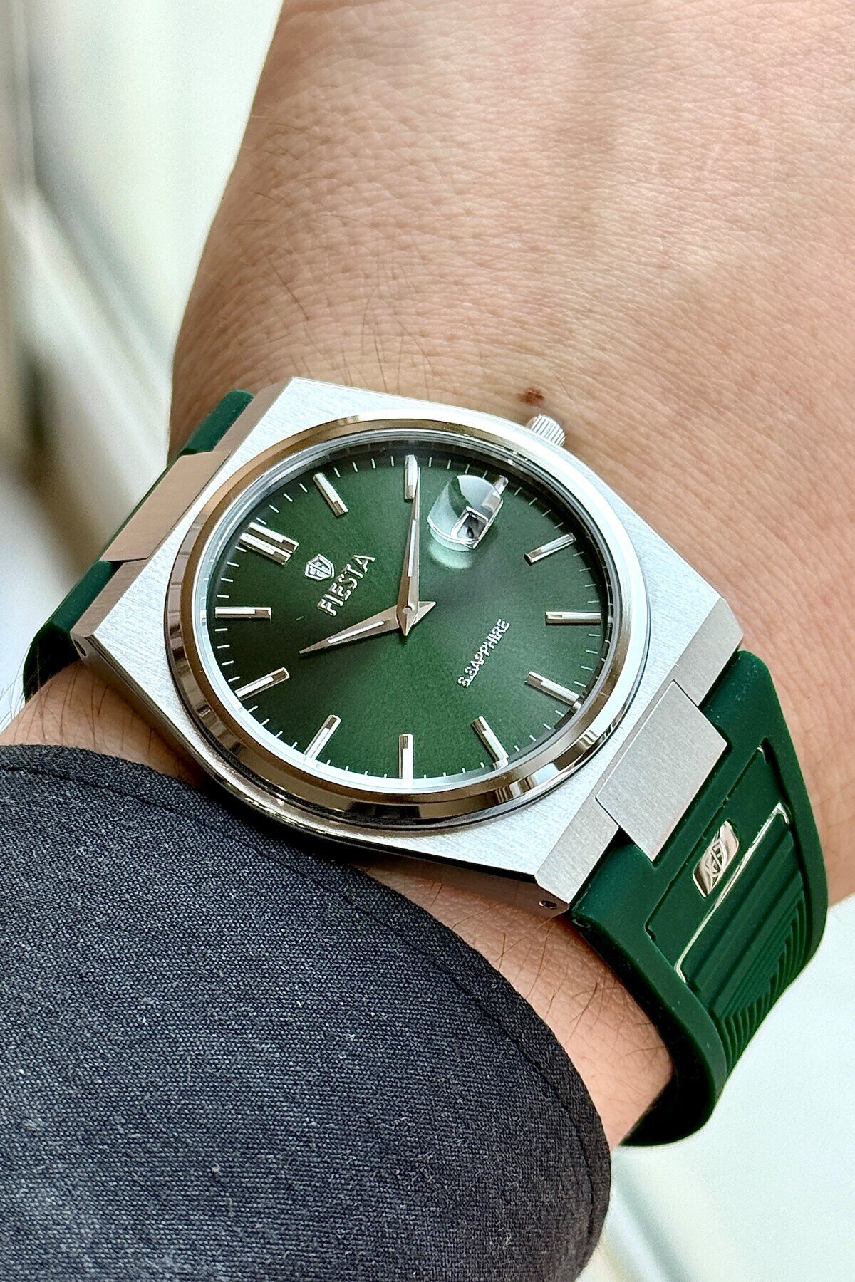 F24071MZ Silikon kordonlu Erkek Kol Saati